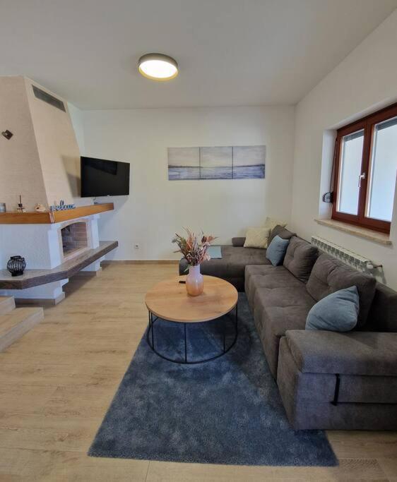 Villa Castanea - Kuca Za Odmor S Bazenom Kukci Exteriér fotografie