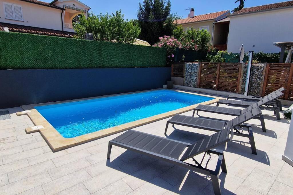 Villa Castanea - Kuca Za Odmor S Bazenom Kukci Exteriér fotografie