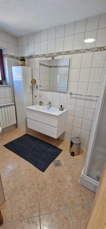 Villa Castanea - Kuca Za Odmor S Bazenom Kukci Exteriér fotografie